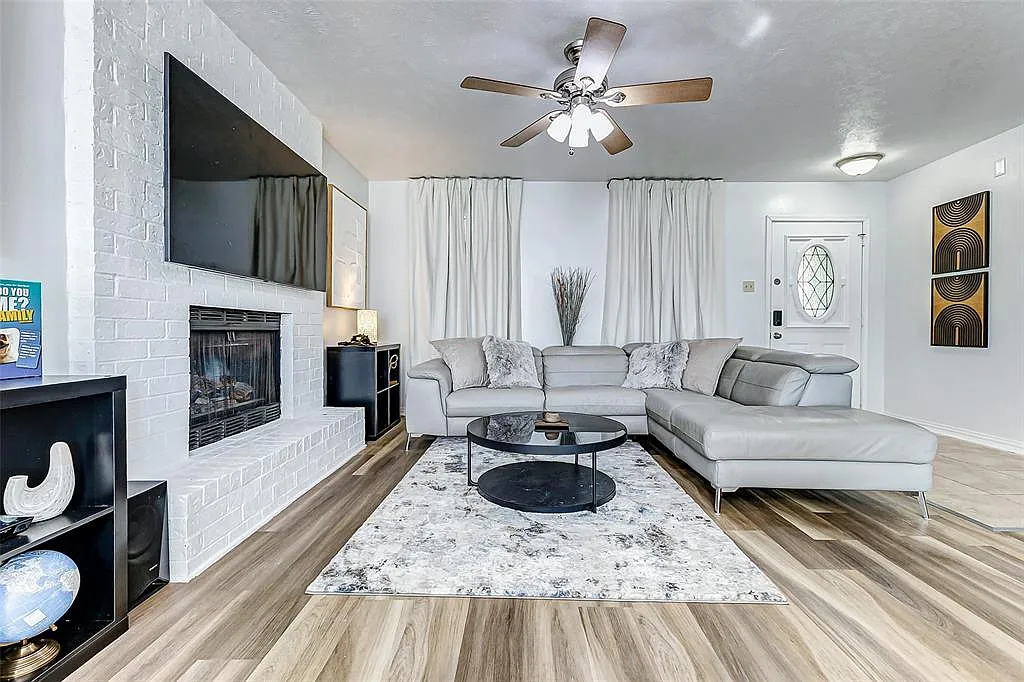 4 bed, 2.5 bath, 1700 sqft, $4,650 — Photo 3