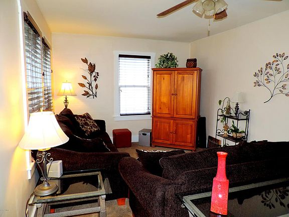 3rd image of 1322 Wolcott Ave