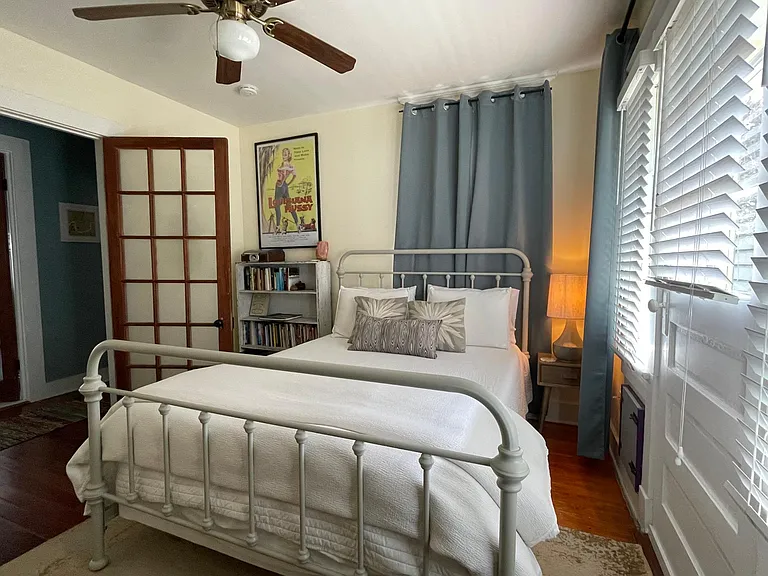 Second bedroom - Queen size bed