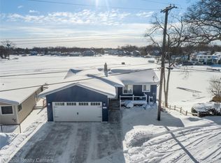 3930 Lamont Dr, Waterford, MI 48329