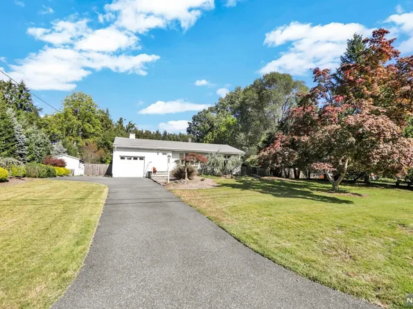 10 Aster Ln, Westwood, NJ 07675