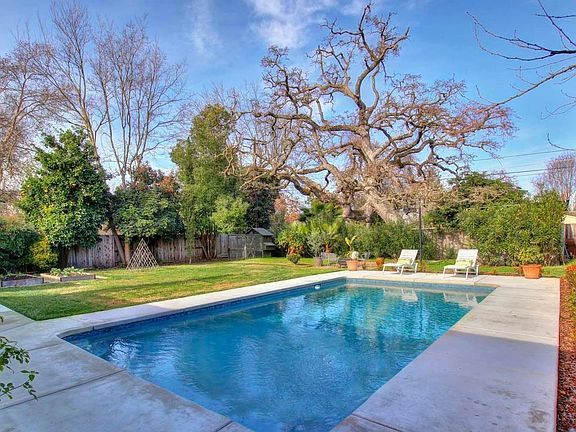 3rd image of 3917 Cayente Way