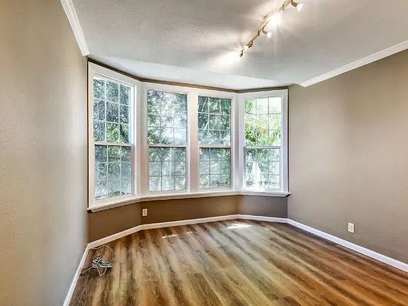 4th image of 834 36th Ave