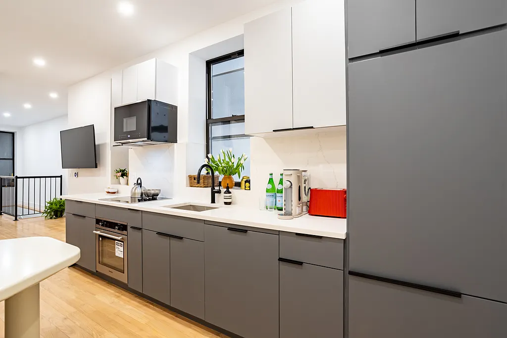 Furnished Privaye Bedroom in 4BR/2 bath apartment Upper West Side — Photo 1