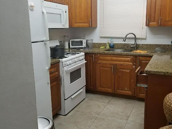 5th image of 344 Meridian Ave APT 3A