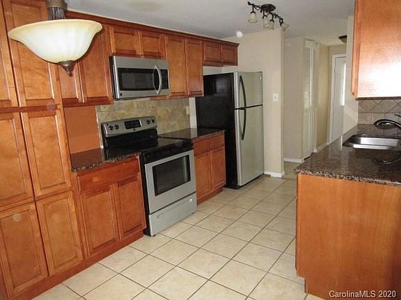 3rd image of 8516 Glenway Ct