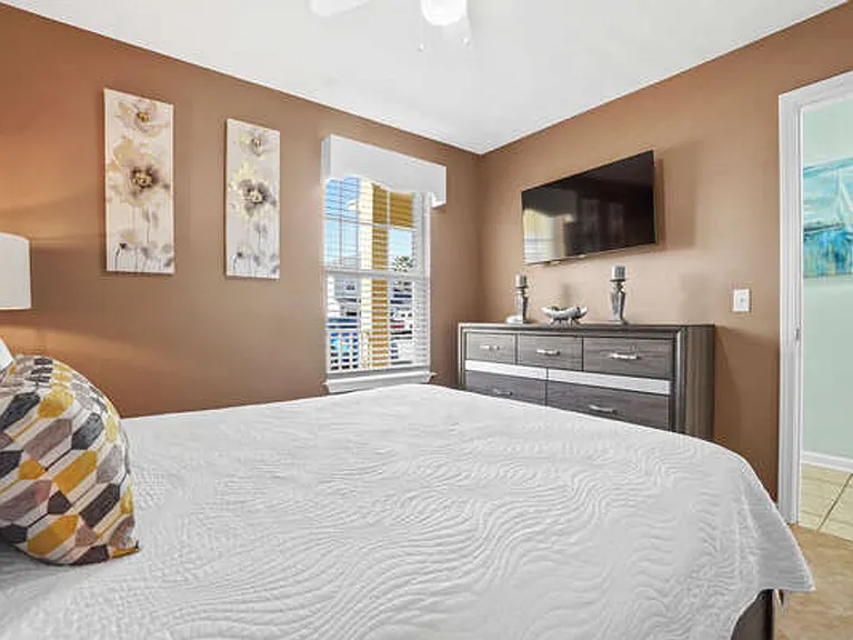 11709 Seashore Ln — Photo 6