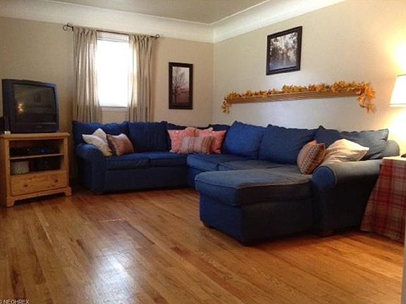 4th image of 320 Park Dr