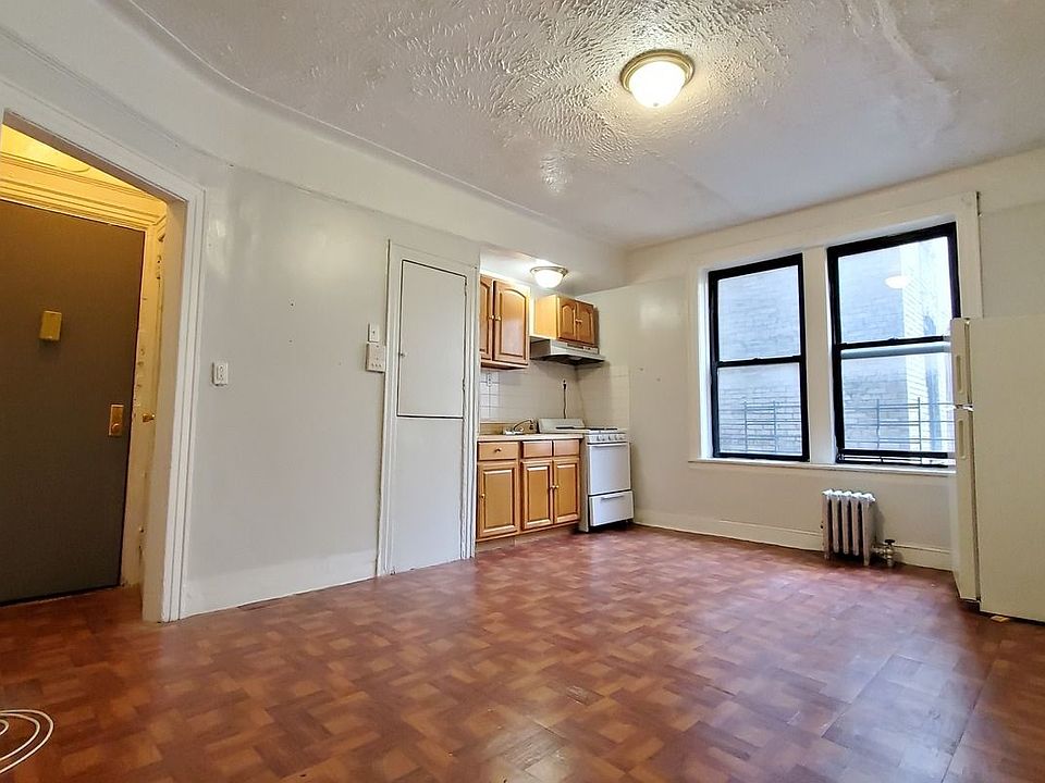 1st image of 2100 Westbury Ct APT 2G