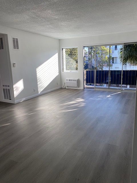 1st image of 1335 N Detroit St #202