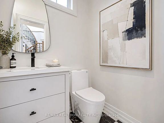 5th image of 225 Olive Ave S