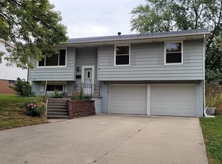 8613 Park View Blvd, La Vista, NE 68128