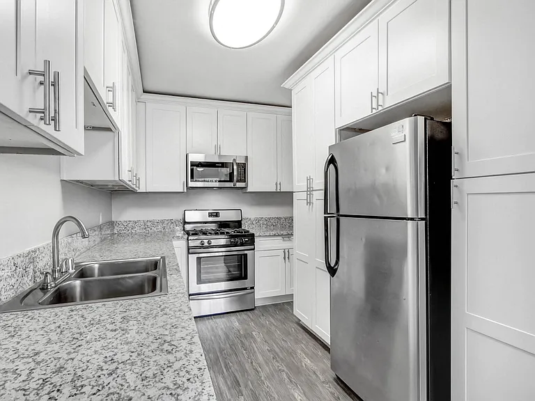 Ethel Avenue Apartments — Photo 20