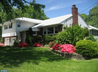 126 Weather Vane Dr, Cherry Hill, NJ 08002