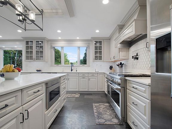 4th image of 1850 N Mulford Rd