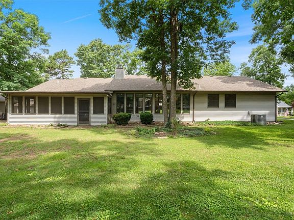 3rd image of 12 Hillcrest Dr