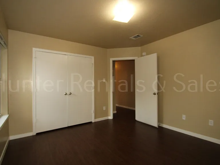930 Ramblewood St #B — Photo 16