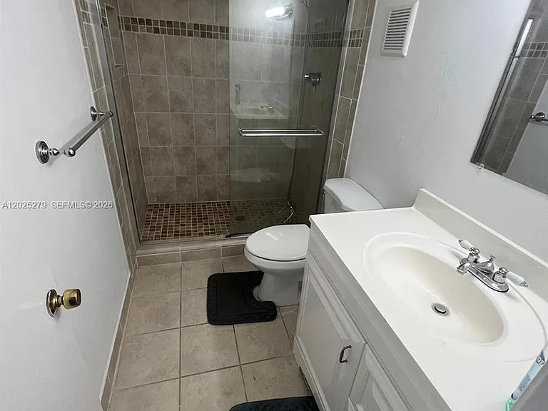 8511 NW 8th St #311 — Photo 2