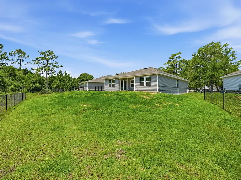 136 Pfitzer Ct — Photo 48