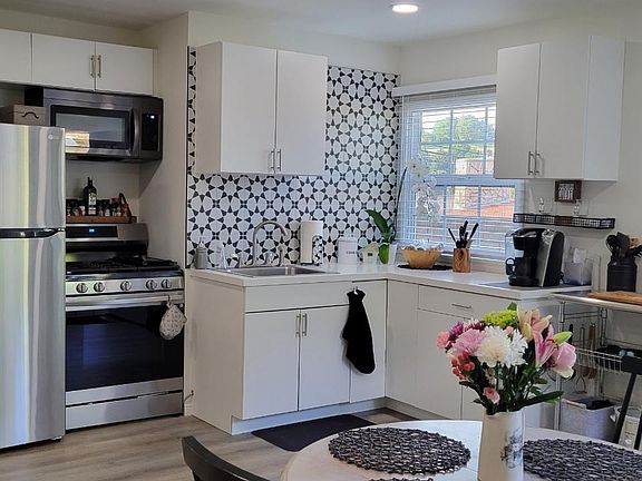 brand new finishes and appliciances