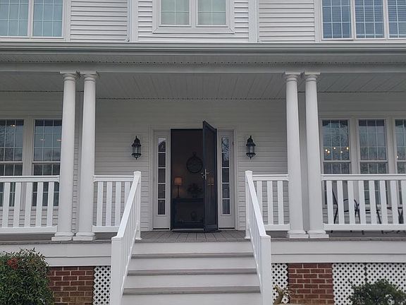 3rd image of 415 Fairmont Dr