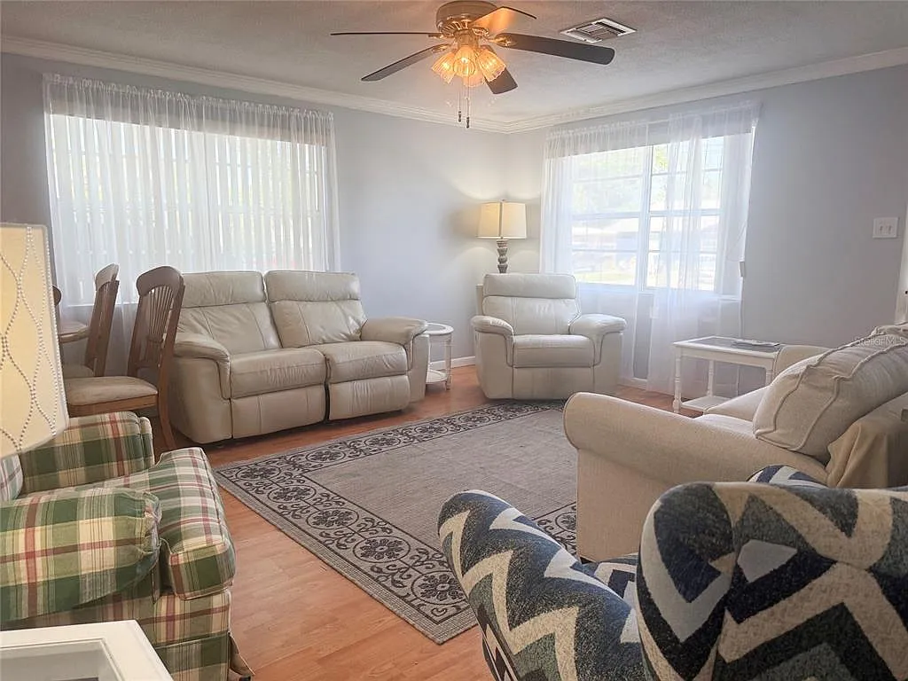 4 bed, 2.0 bath, 1581 sqft, $2,600 — Photo 2