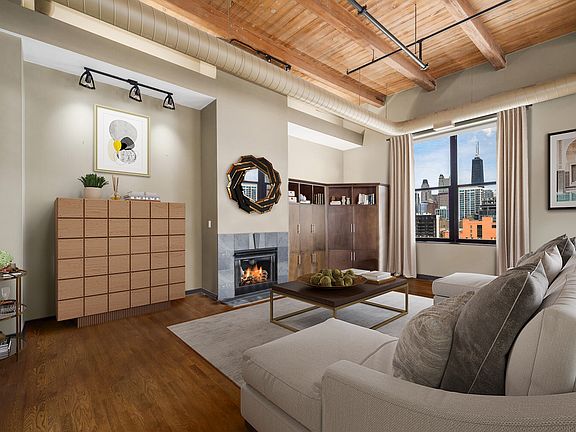 5th image of 525 W Superior St APT 627