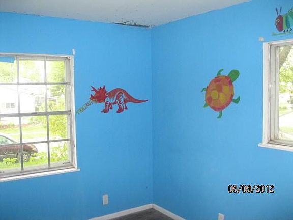 5th image of 802 Brooks Dr
