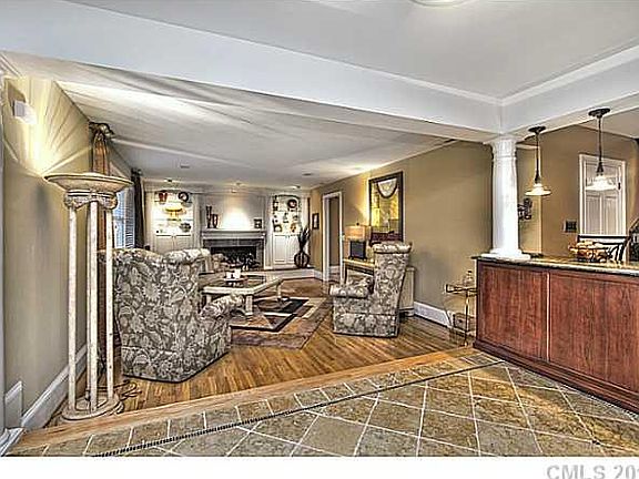 3rd image of 5008 Parview Dr S