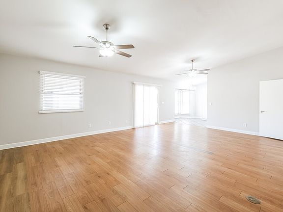 4th image of 7008 W Canterbury Dr