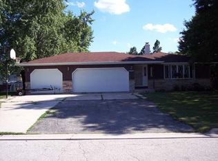 719 Cardinal Ln, Sheboygan, WI 53083