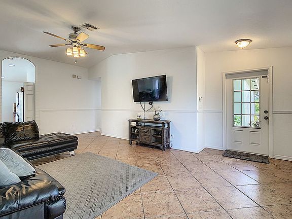 4th image of 2017 SW Providence Pl