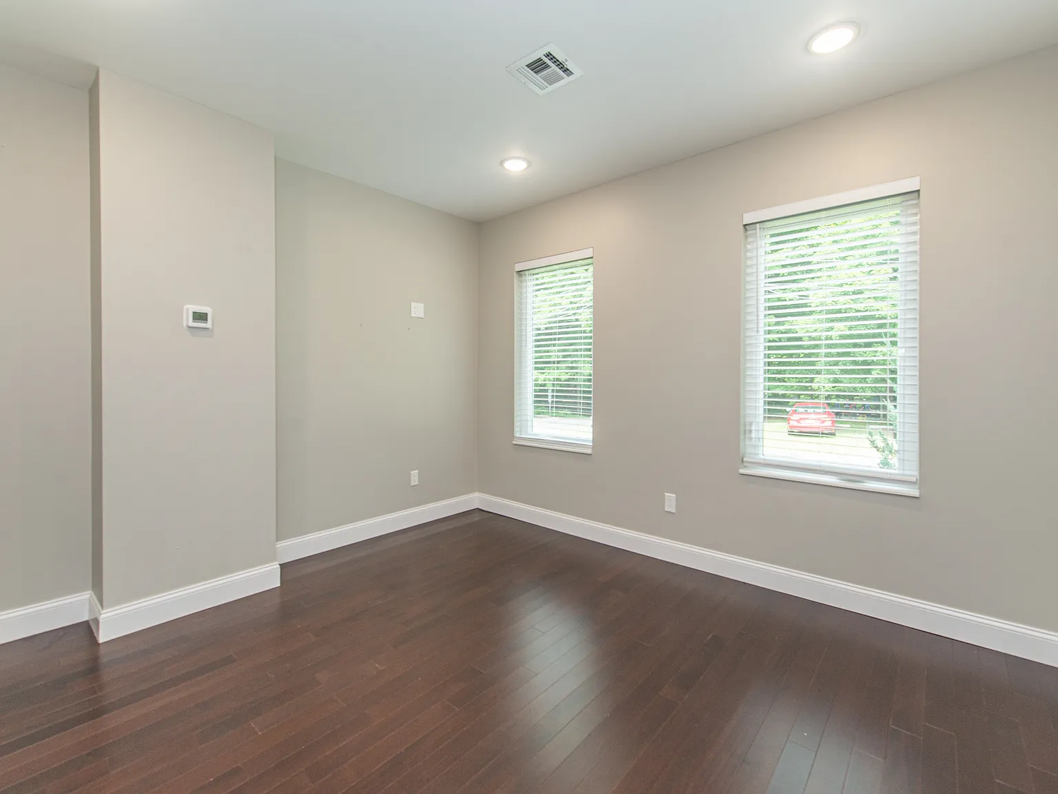 3 bed, 1.5 bath, $3,800 — Photo 4