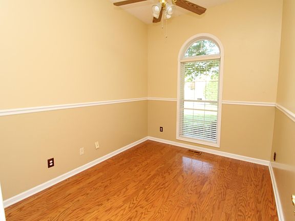 5th image of 594 Edinburgh Way