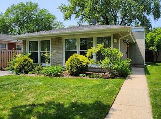 936 Long Rd, Glenview, IL 60025