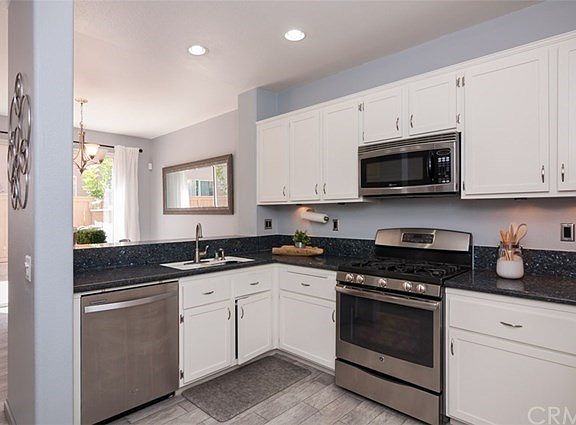 3rd image of 19 Trofello Ln