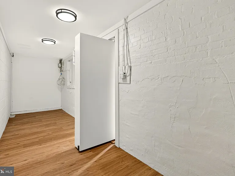 2375 N Vernon St — Photo 68