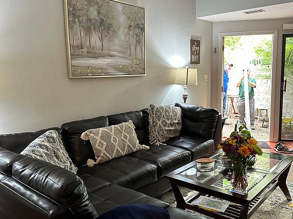 3rd image of 801 Stratford Dr APT 5