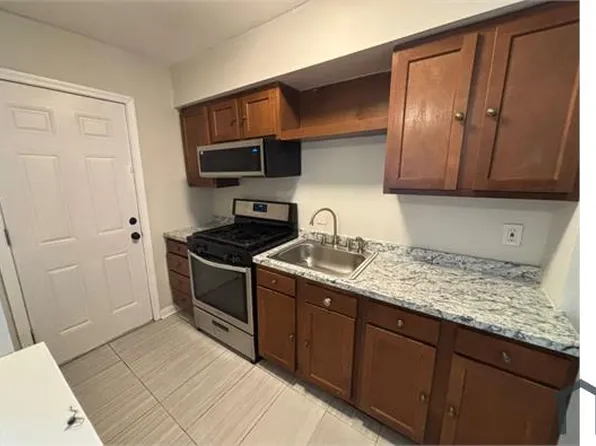 2135 Koko Ln, Baltimore, MD 21216