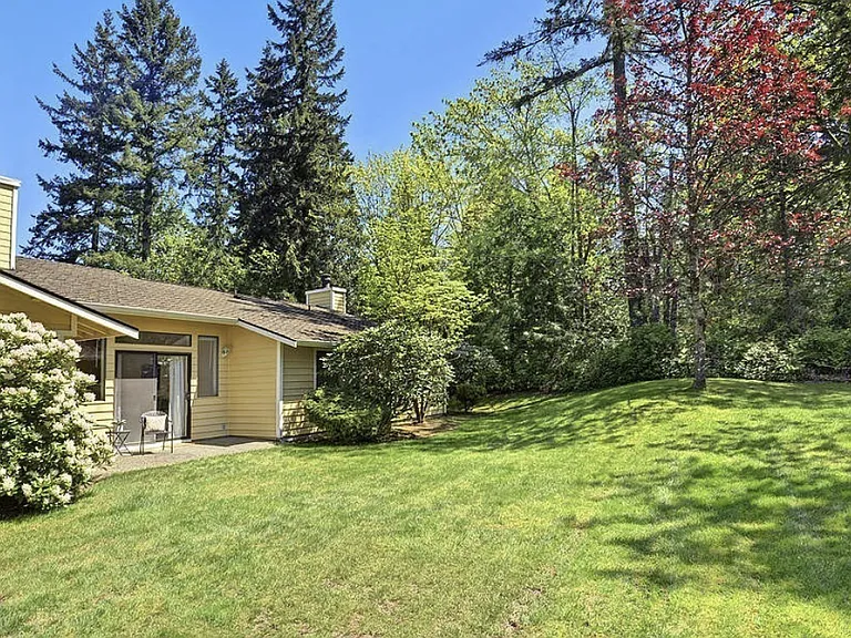 15908 Village Green Dr #B — Photo 3