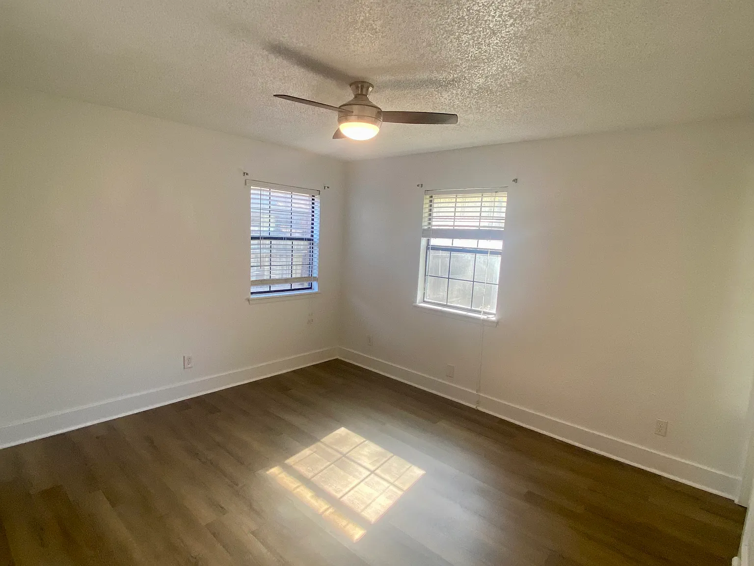 3 bed, 1400 sqft, $1,400 — Photo 3