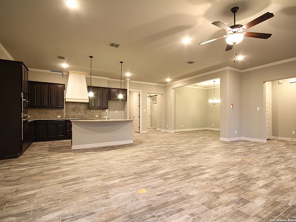 5th image of 81 W Mariposa