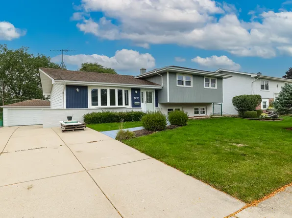 1692 Kingsdale Rd, Hoffman Estates, IL 60169