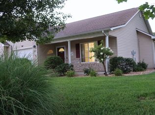 1821 Oak Knoll Dr, Farmington, MO 63640