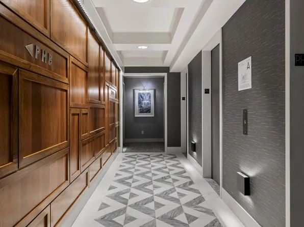 100 Riverside Boulevard image 33 of 37