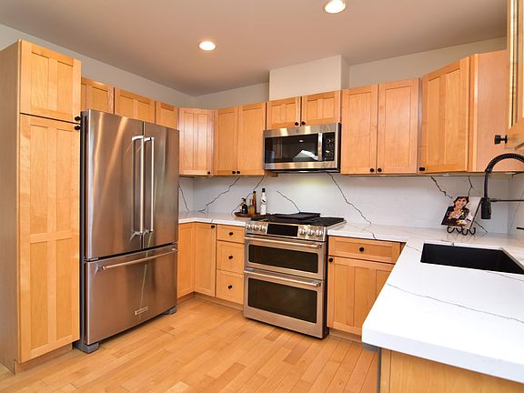 4th image of 475 Wood River Dr #B