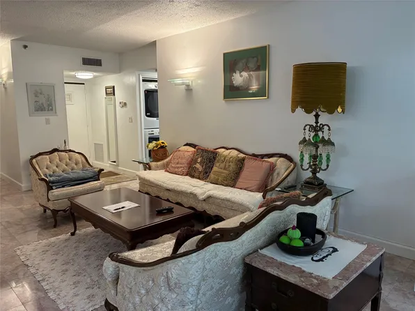 7400 Radice Court #206, Lauderhill, FL 33319