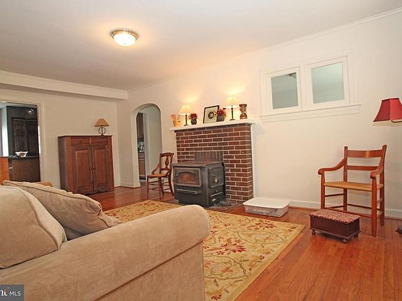 3rd image of 5943 Valley View Dr
