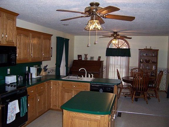 Kitchen/Breakfast Area