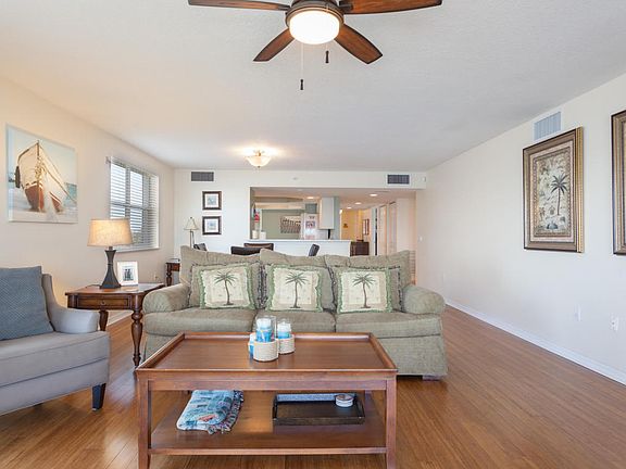 5th image of 7028 Sevilla Ct Unit 404